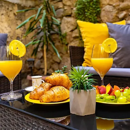 Апартаменти Private House In The Center Of *