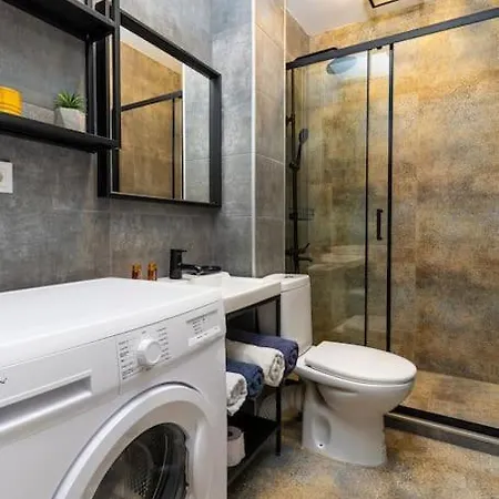Private House In The Center Of Apartment *
